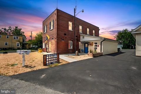 Photo of 10 N. Irving Ave, COLONIAL BEACH, VA 22443 (MLS # VAWE2010416)