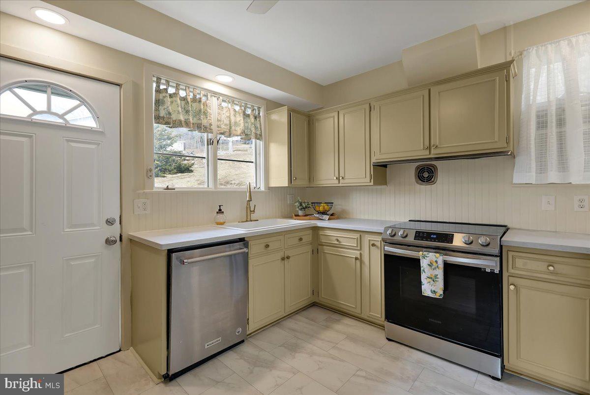 WYOMISSING HILLS - Residential