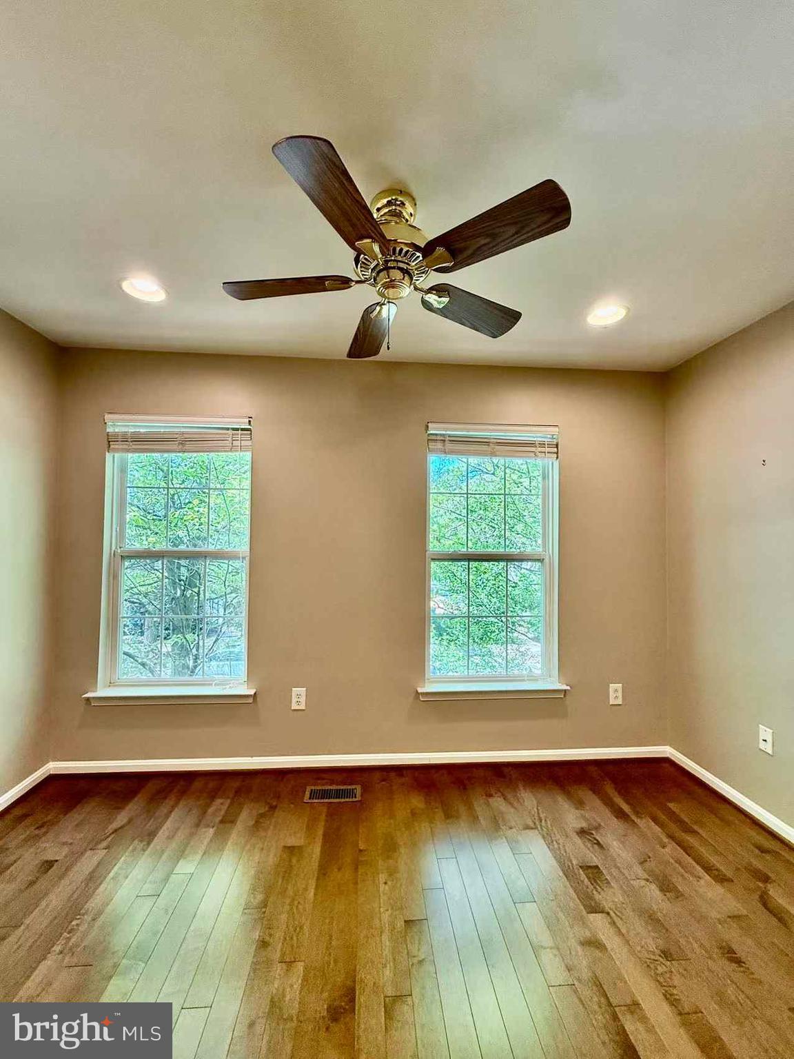 LAKELANDS - Residential Lease