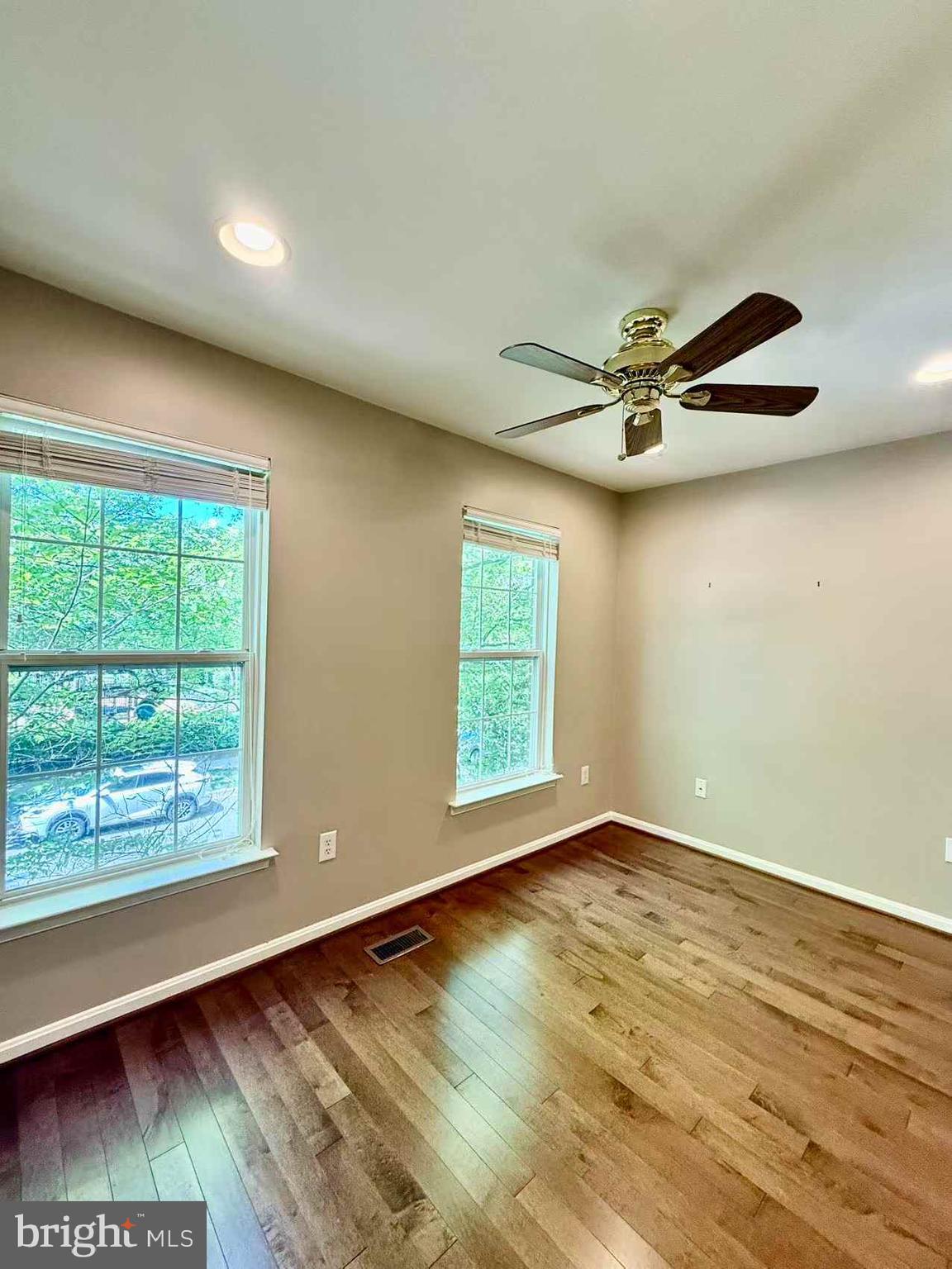 LAKELANDS - Residential Lease