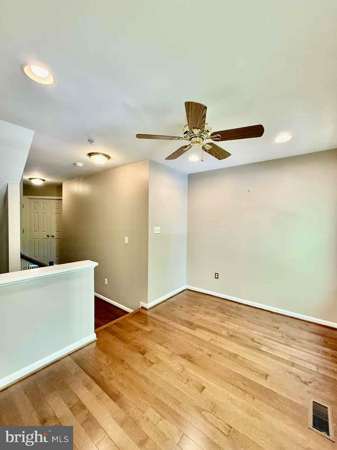 LAKELANDS - Residential Lease