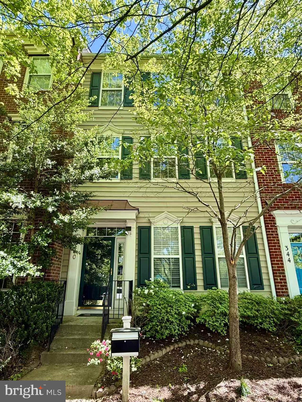 LAKELANDS - Residential Lease