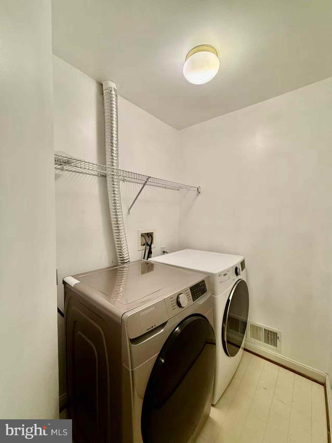 LAKELANDS - Residential Lease