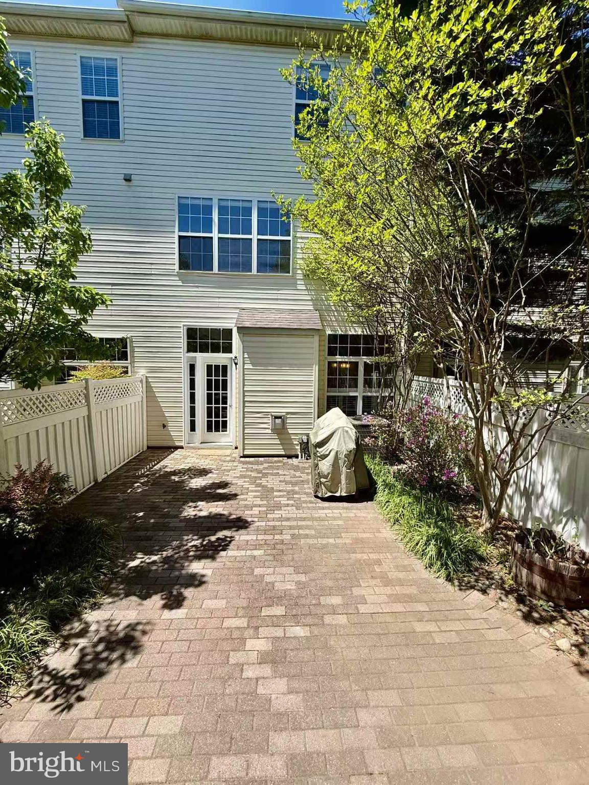 LAKELANDS - Residential Lease