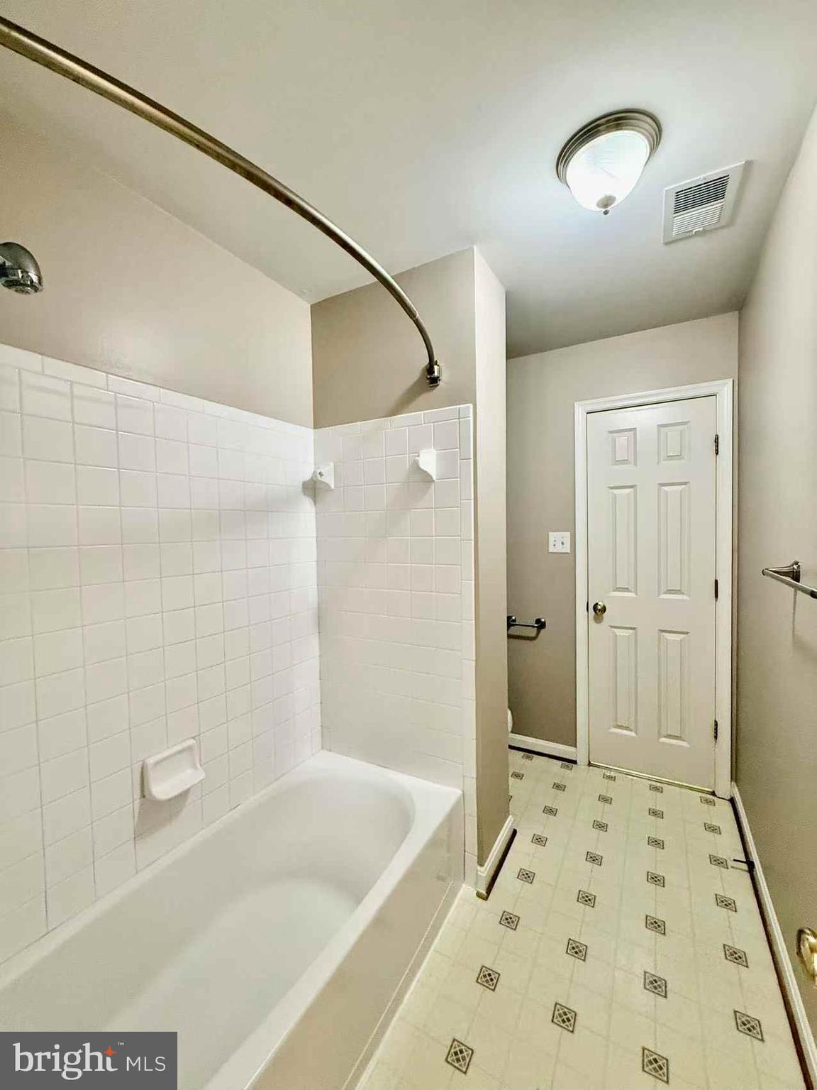 LAKELANDS - Residential Lease