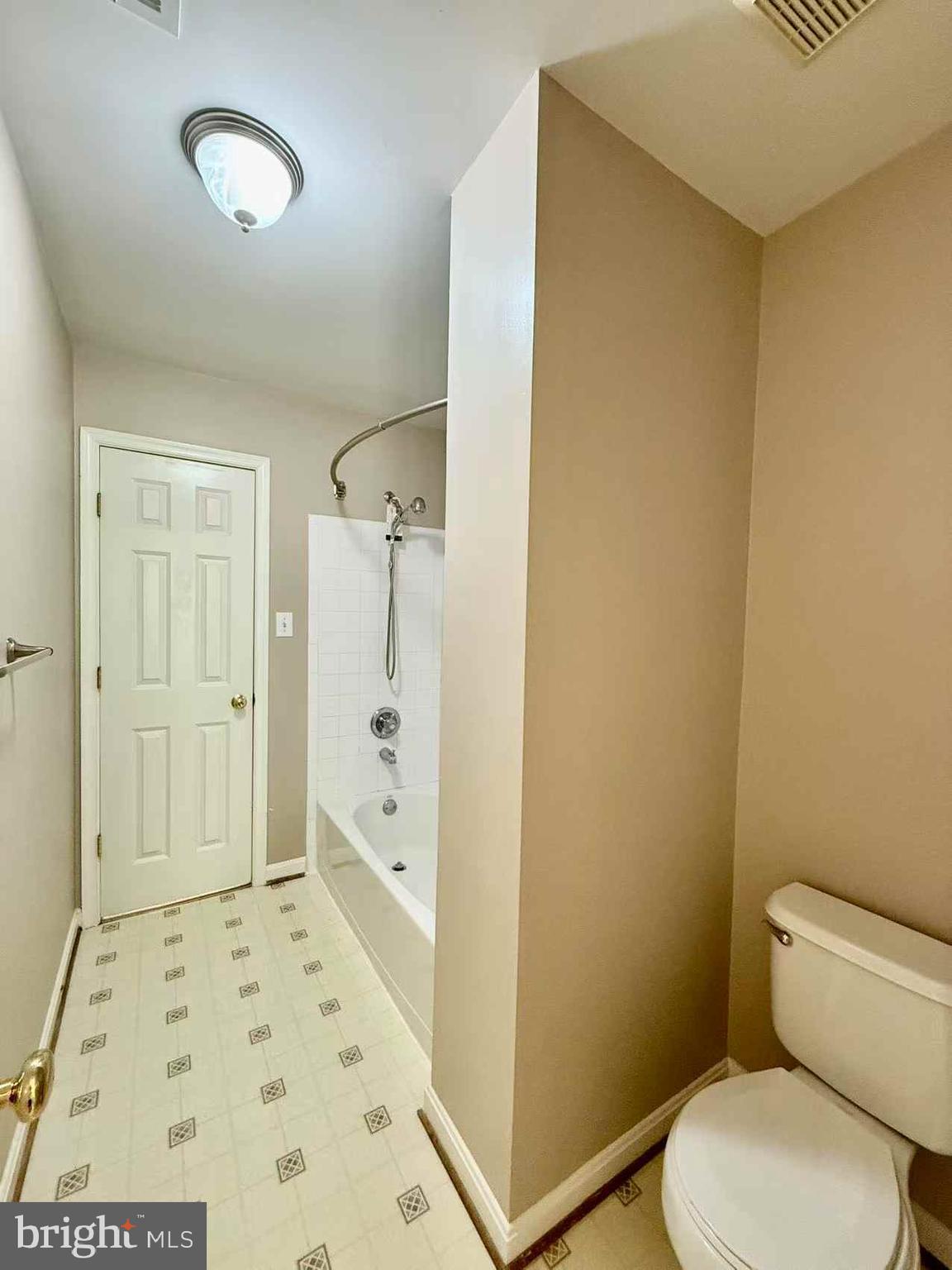 LAKELANDS - Residential Lease