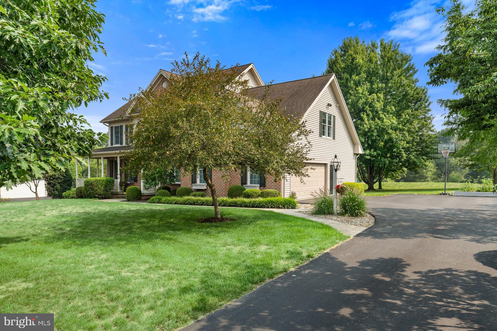 111 CRABAPPLE COURT