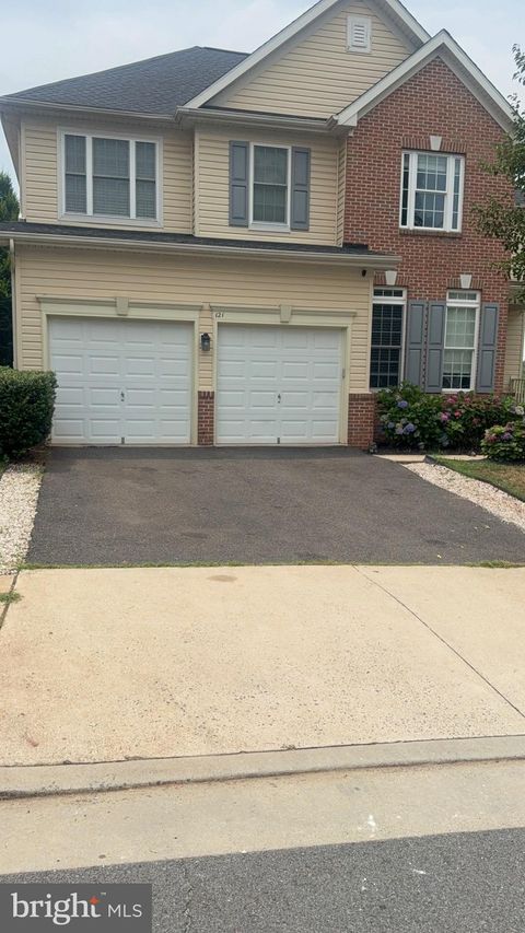Homes For Sale - 121 King Edward Court<br/> CULPEPER, VA 22701