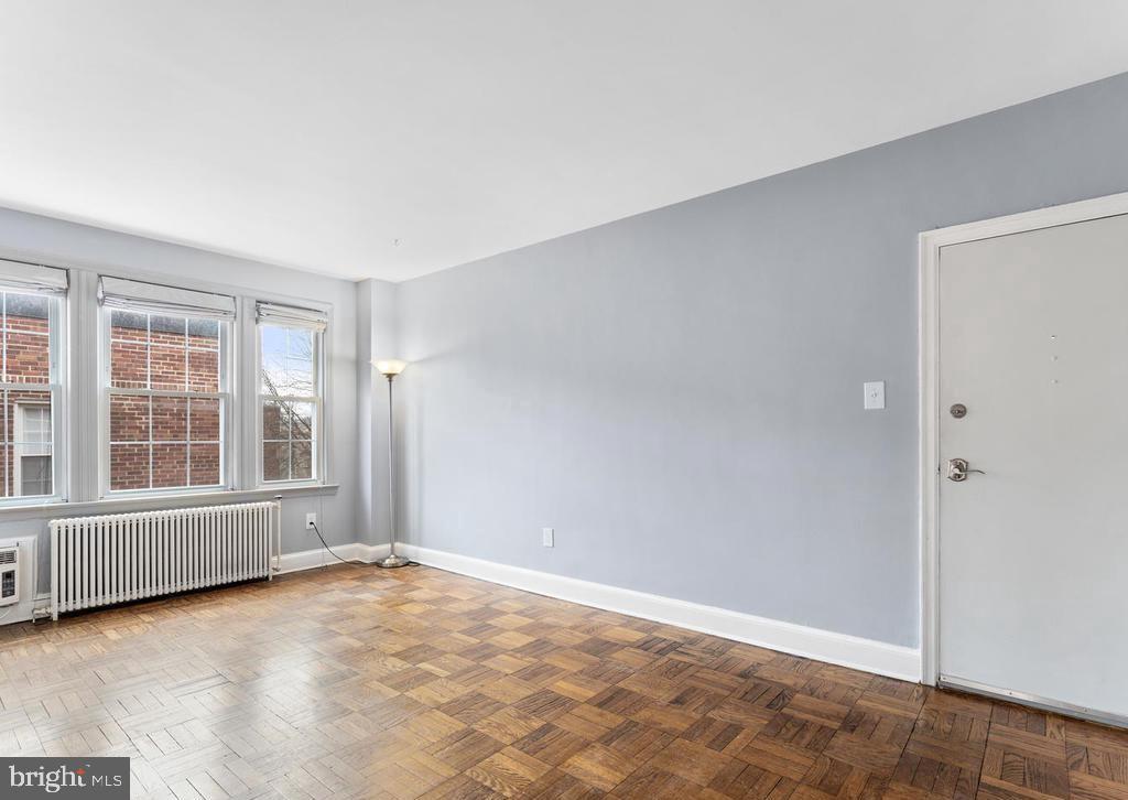 4491 MACARTHUR BOULEVARD NW 304