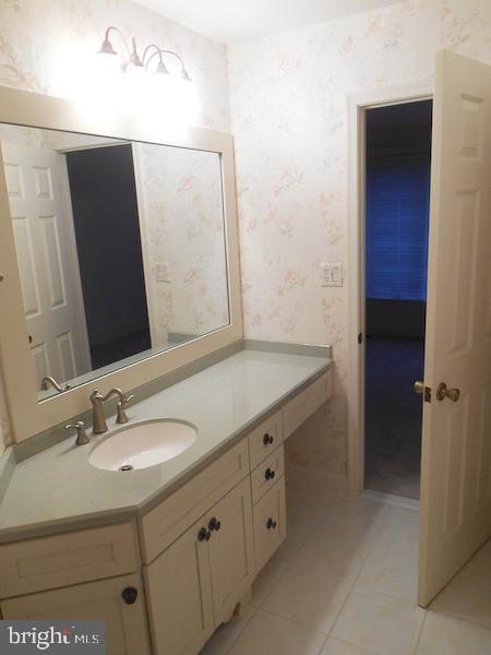 THE HAMPTONS - Residential Lease