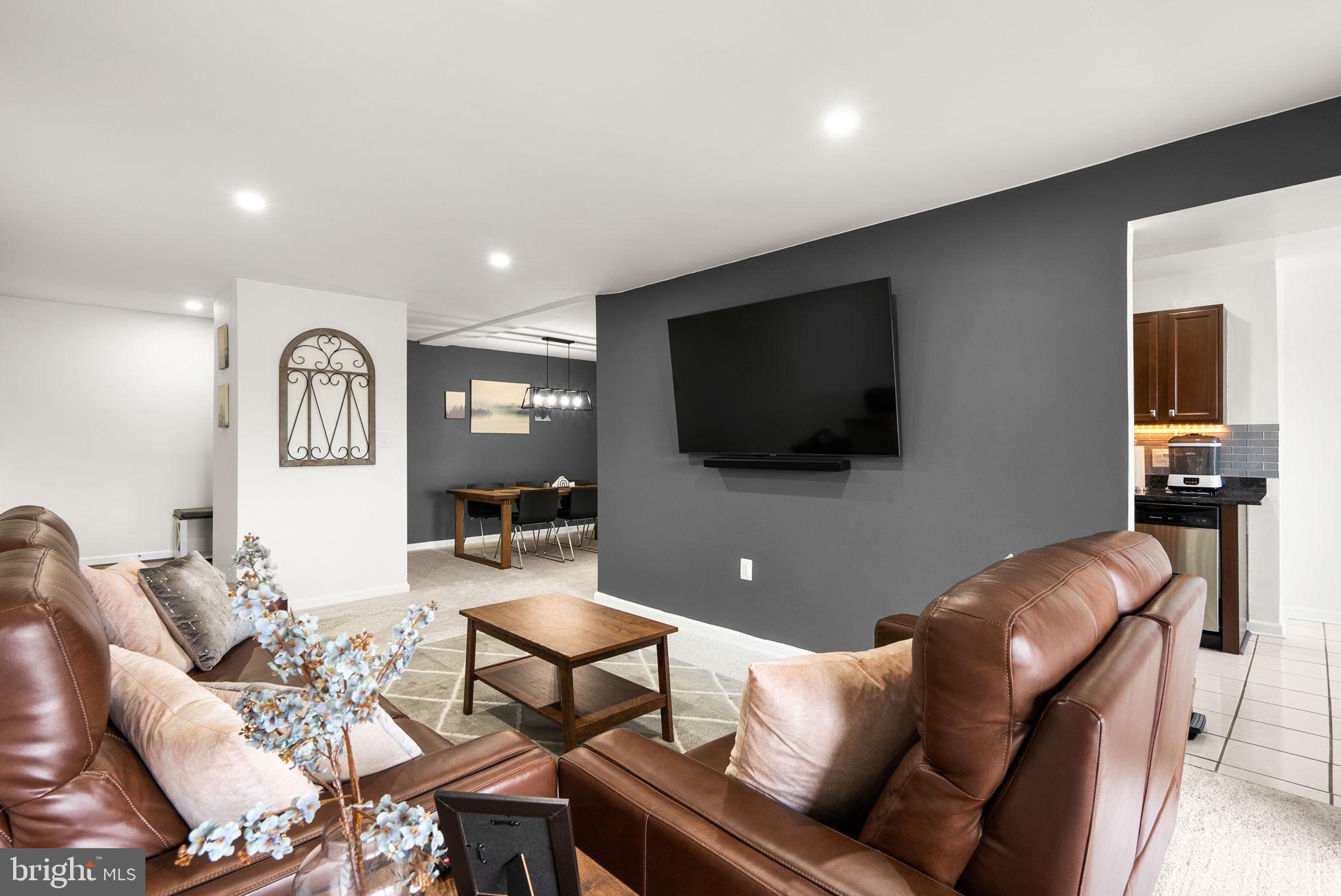 438 GIRARD STREET 256