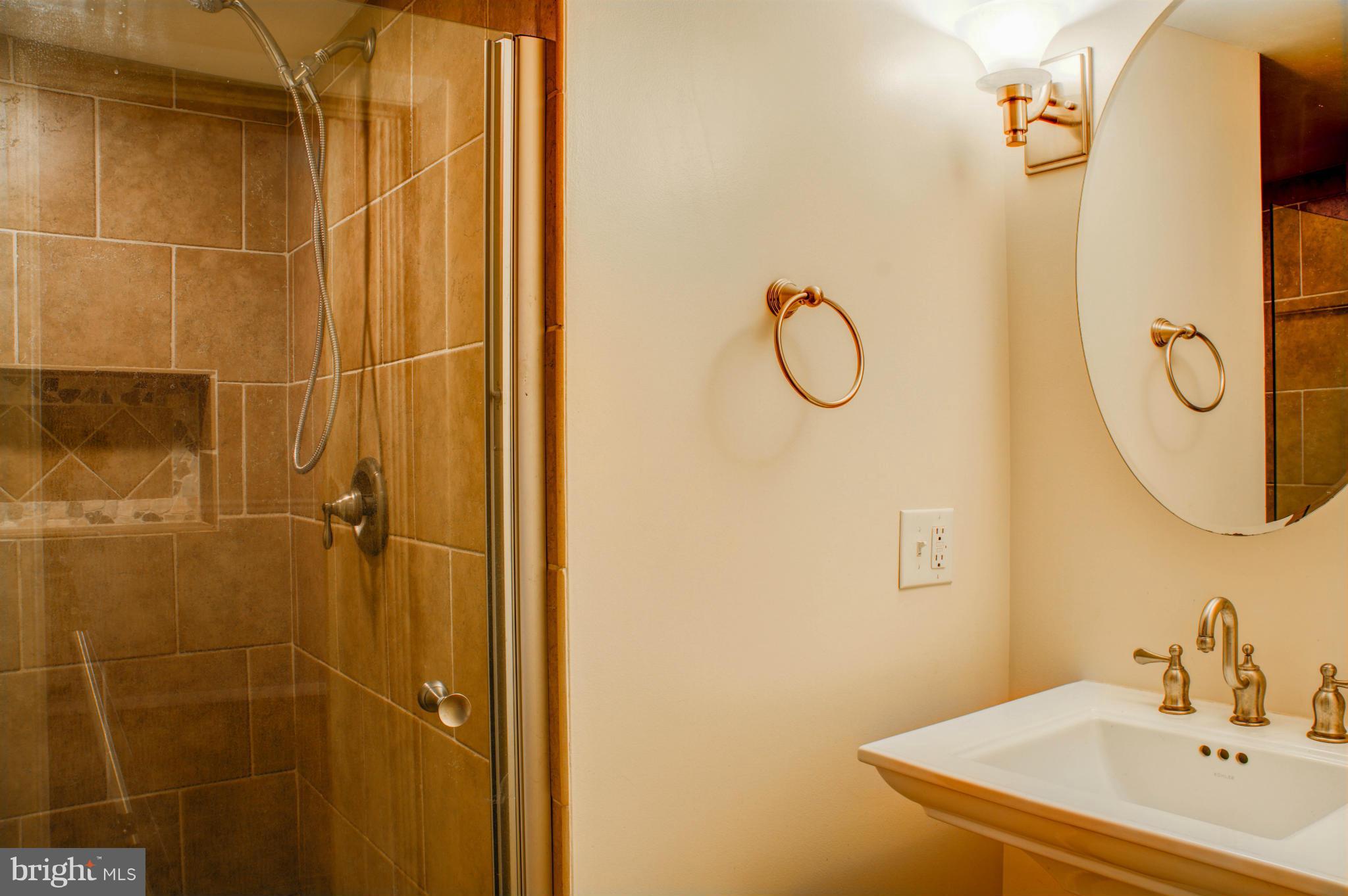 ELIZABETHS LANDING - Residential