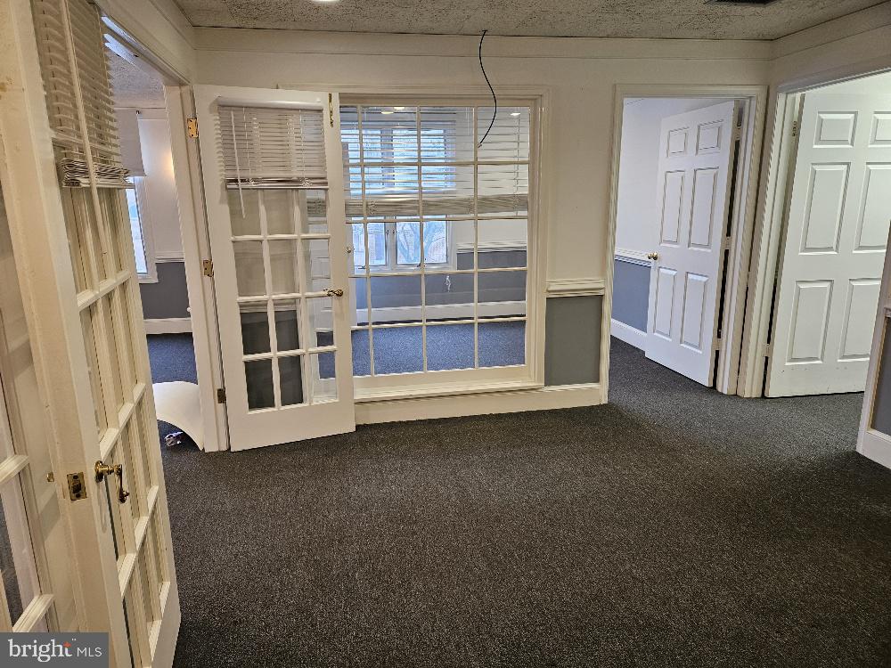 OLD LEE PLAZA - Commercial Lease