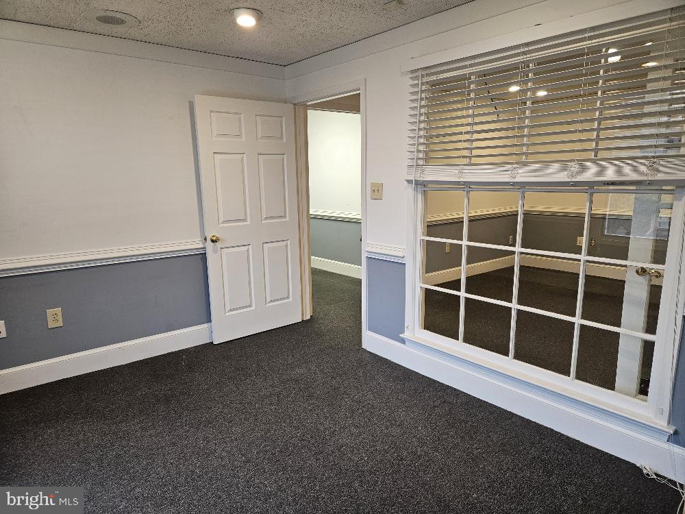 OLD LEE PLAZA - Commercial Lease