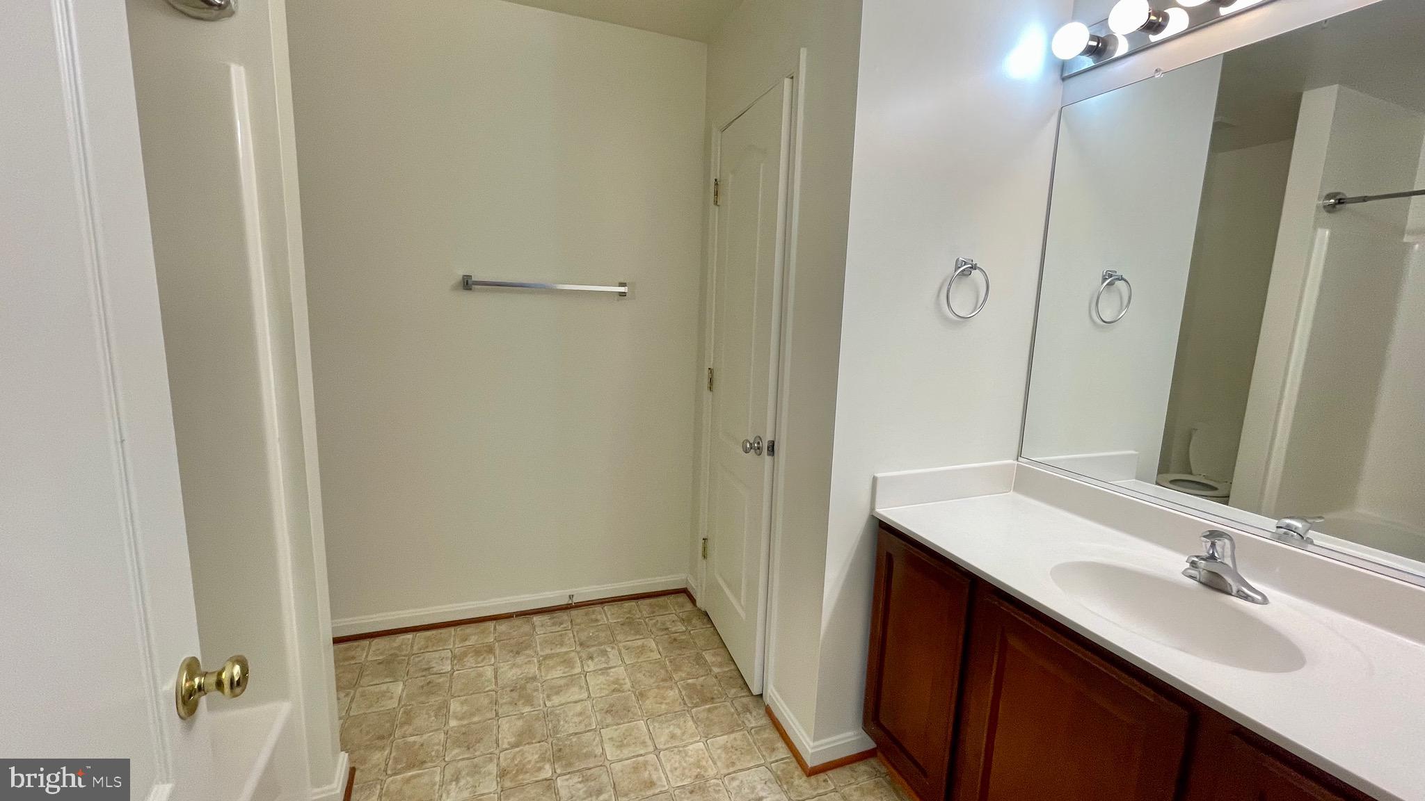 PATRIOT SQUARE - Residential Lease