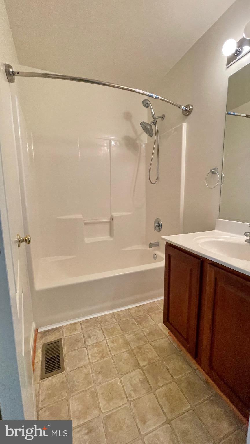 PATRIOT SQUARE - Residential Lease