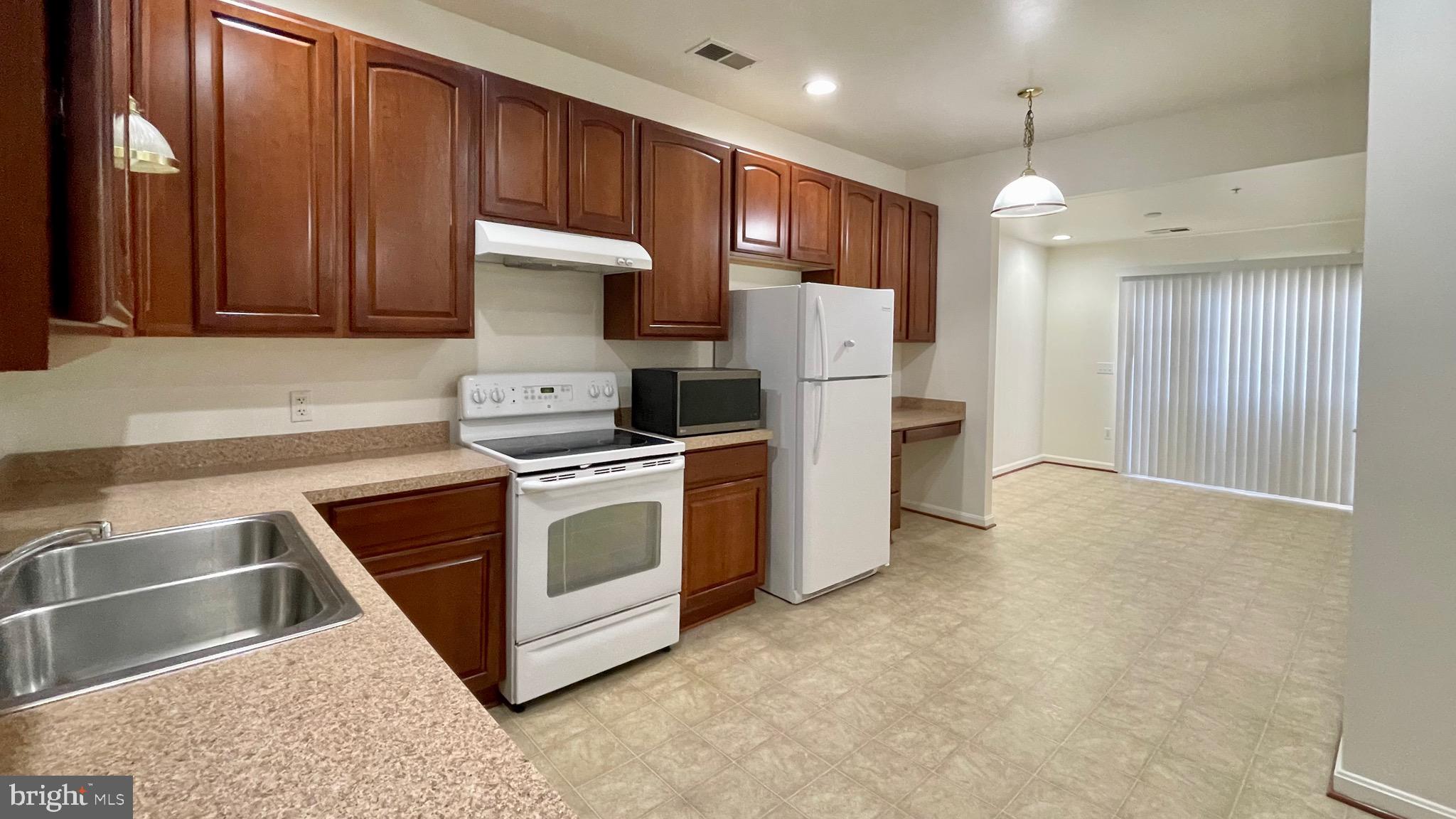 PATRIOT SQUARE - Residential Lease