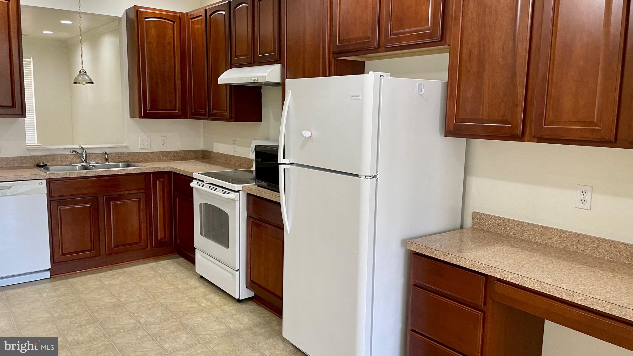 PATRIOT SQUARE - Residential Lease