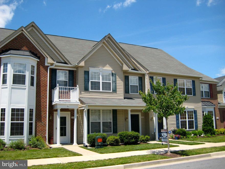 Three level Town home in Easton. Large living room and dining room combo. Kitchen, separate laundry room and a half bath on first floor. Second level has 3 bedrooms and 2 full baths. 3rd level makes a perfect family room or office. Rear entrance with one car garage. Renters Insurance required. HOA is included in Rent.