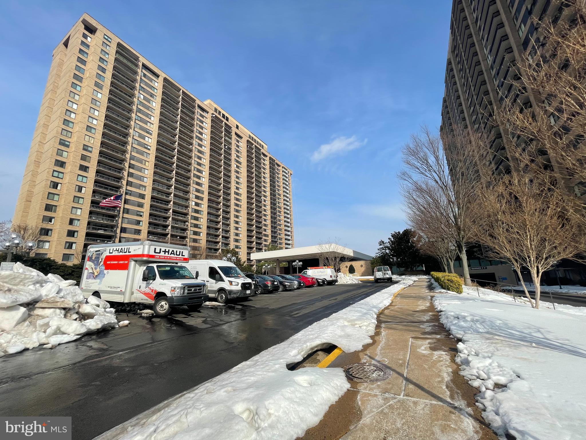 SKYLINE PLAZA - Residential