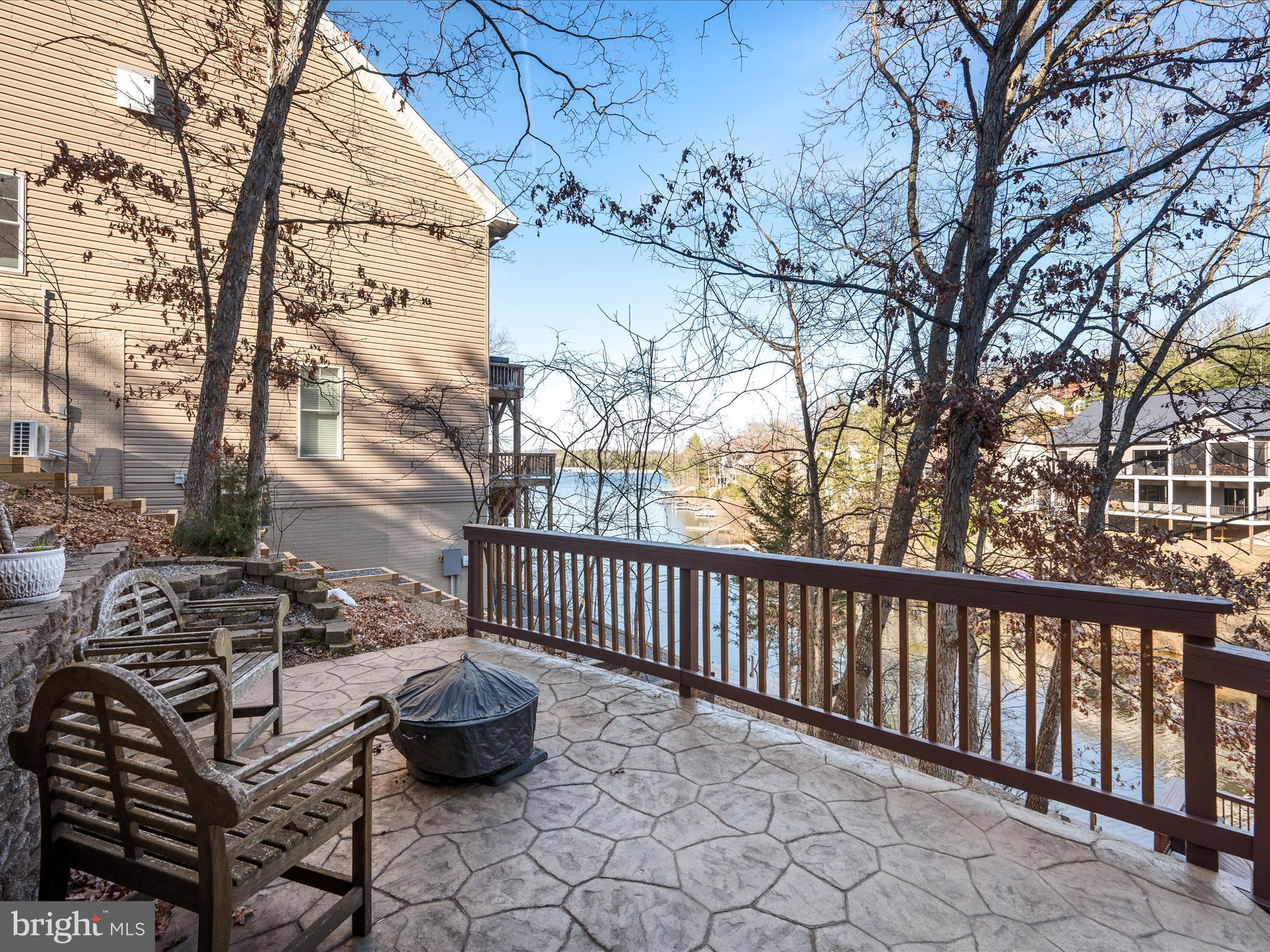 LAKE HOLIDAY ESTATES - Residential