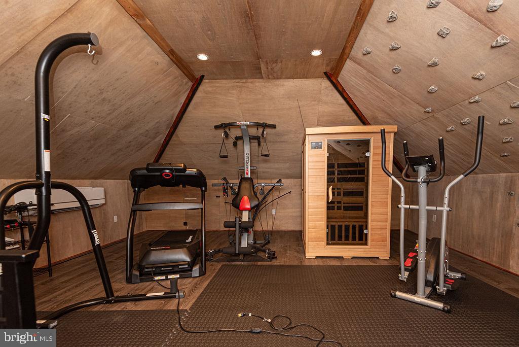 FOX CHAPEL - Residential