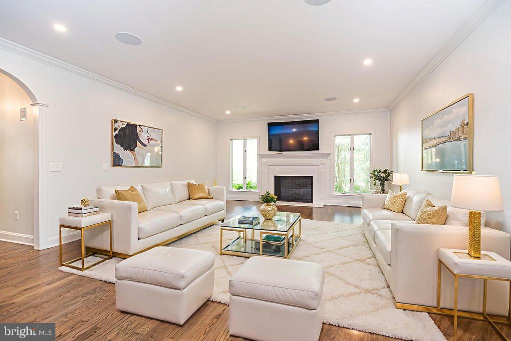 FOX CHAPEL - Residential