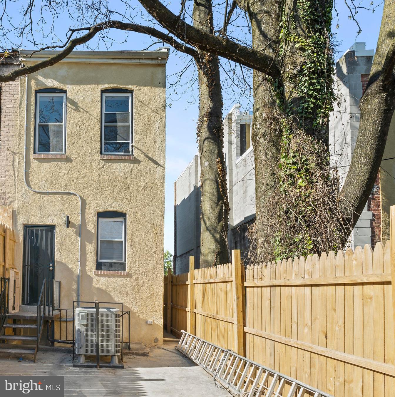 EAST BALTIMORE MIDWAY - Residential