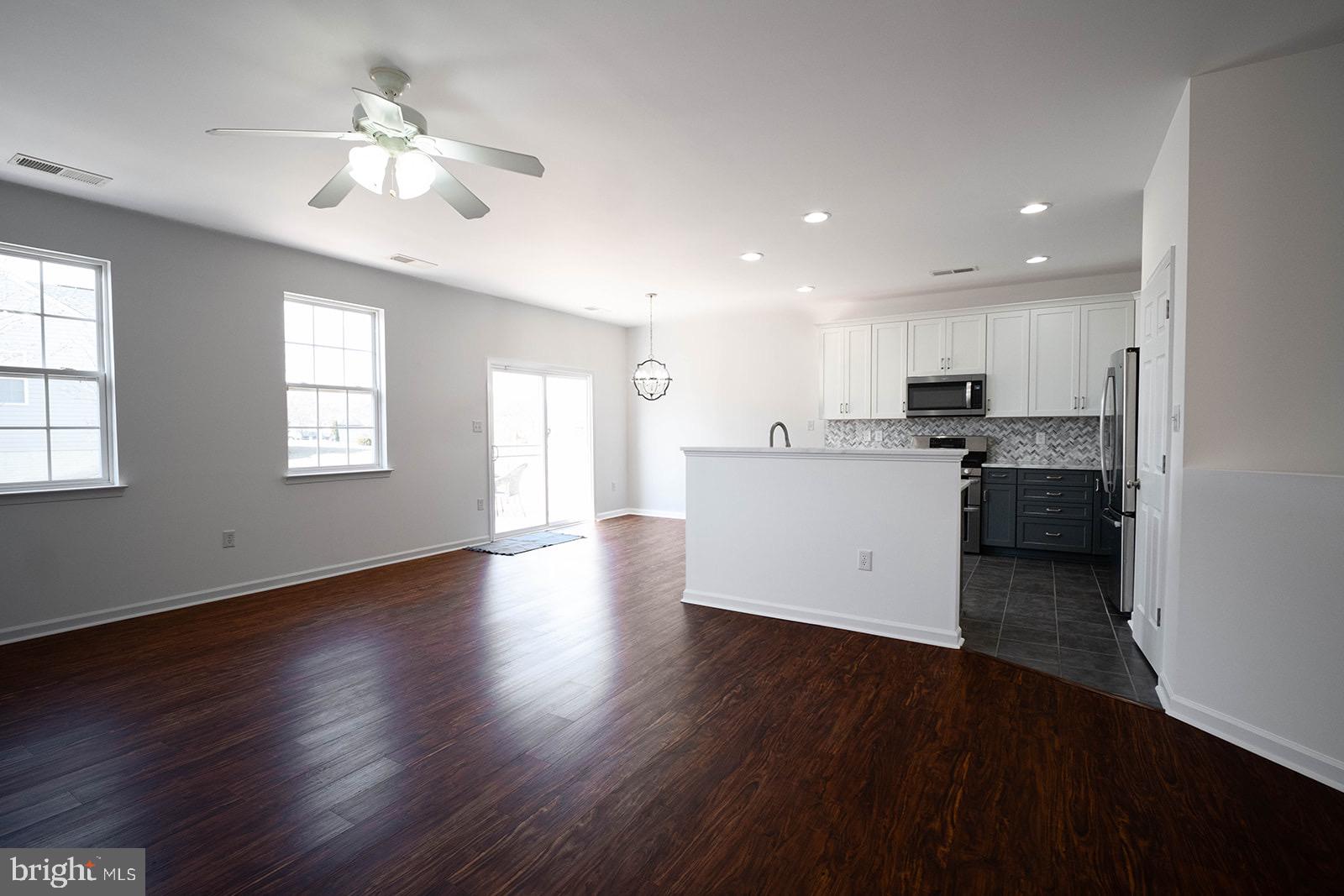 WAKELAND MANOR - Residential