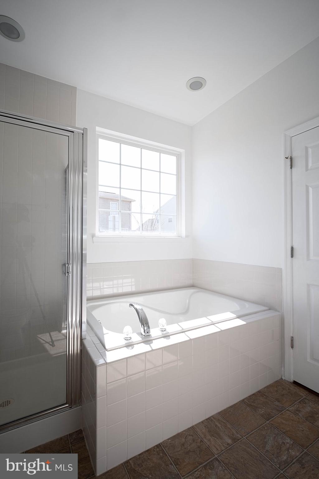 WAKELAND MANOR - Residential