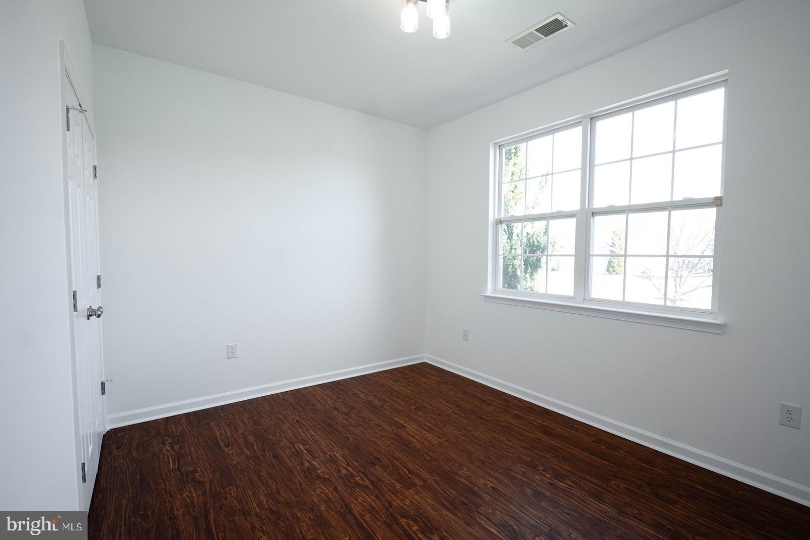 WAKELAND MANOR - Residential