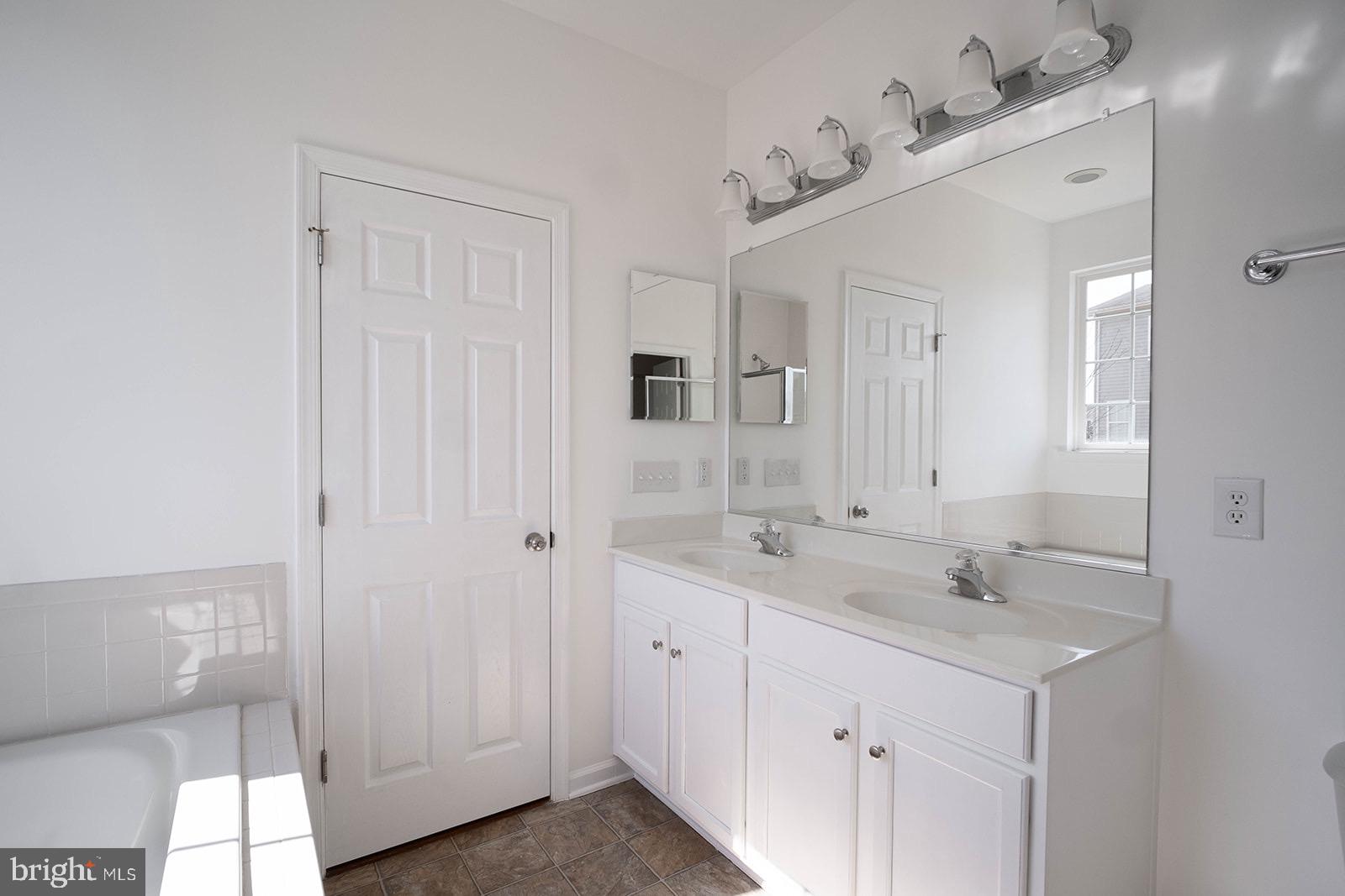 WAKELAND MANOR - Residential