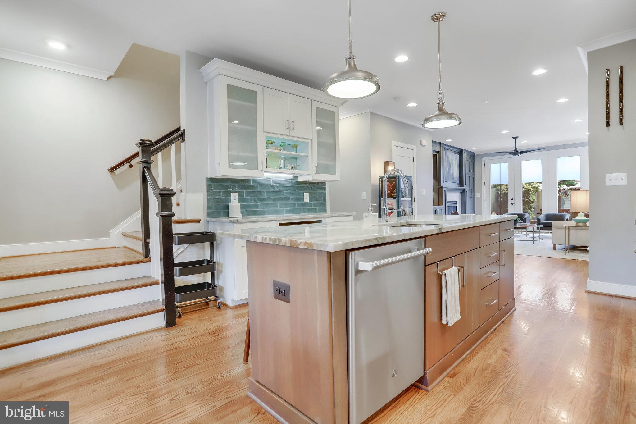 OLD TOWN ALEXANDRIA - Residential