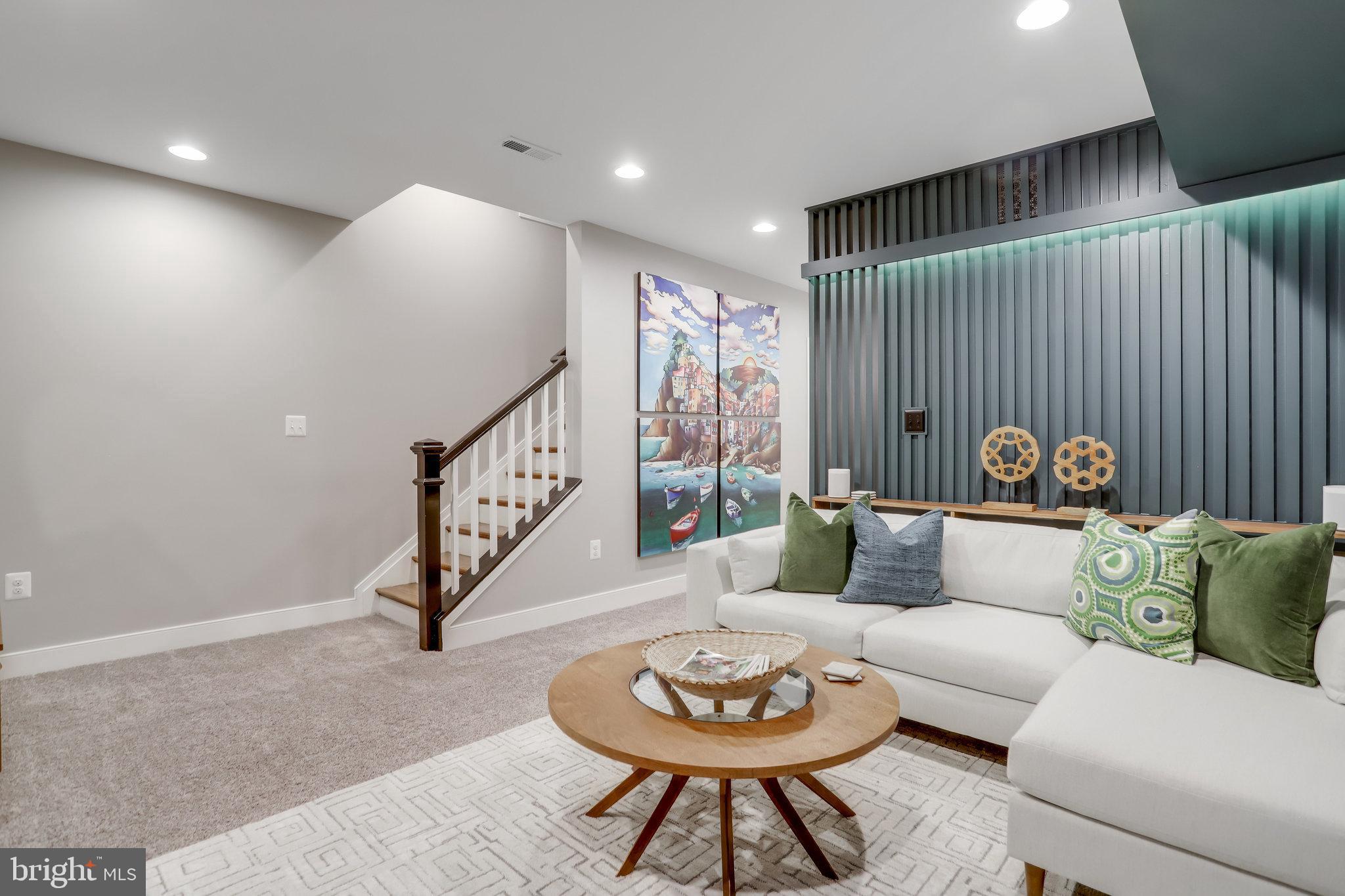 OLD TOWN ALEXANDRIA - Residential