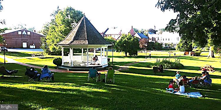 RETREAT AT WINDING CREEK - Residential Lease