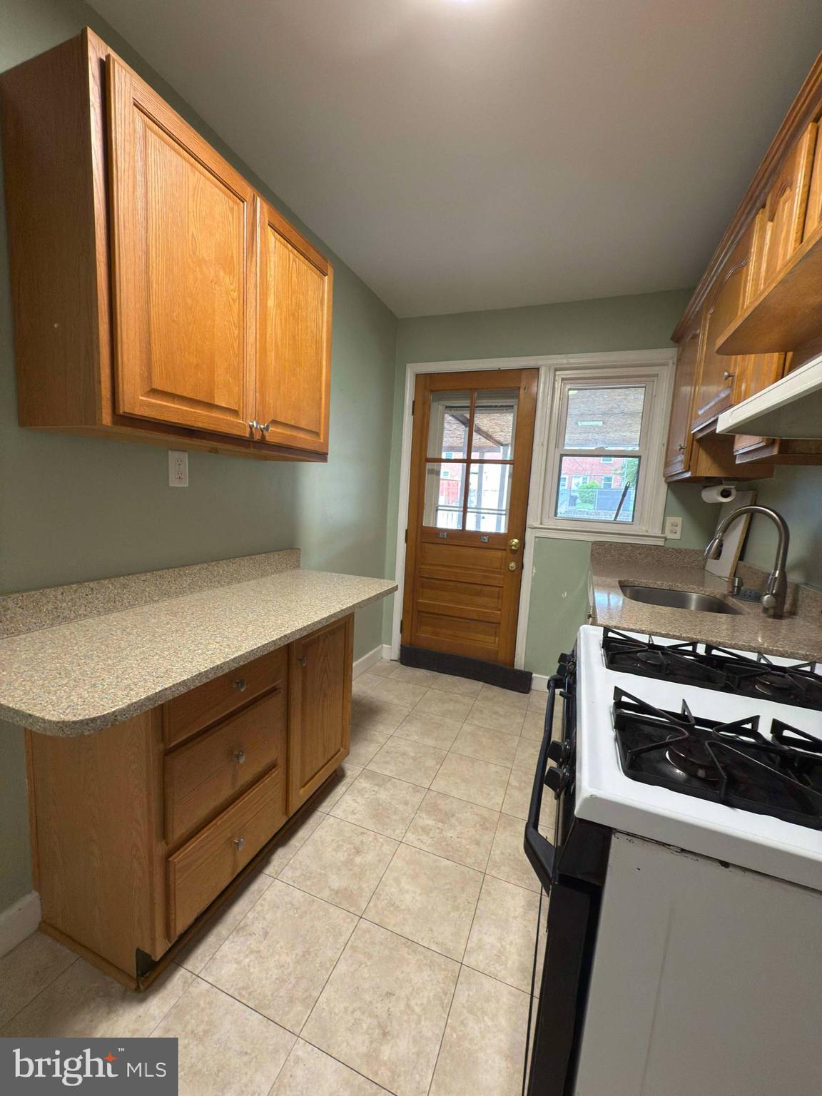 GAYLORD MANOR - Residential Lease