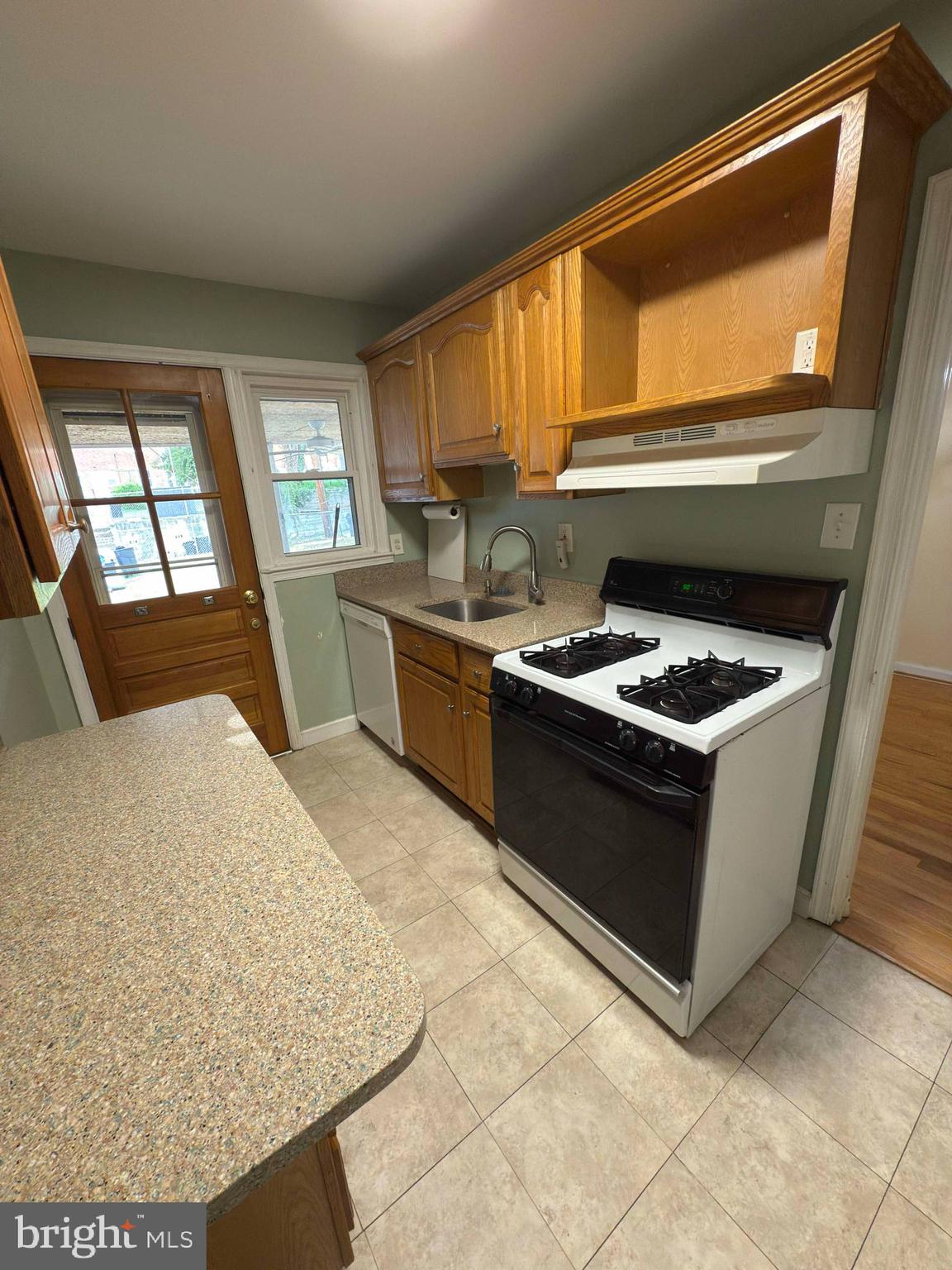 GAYLORD MANOR - Residential Lease