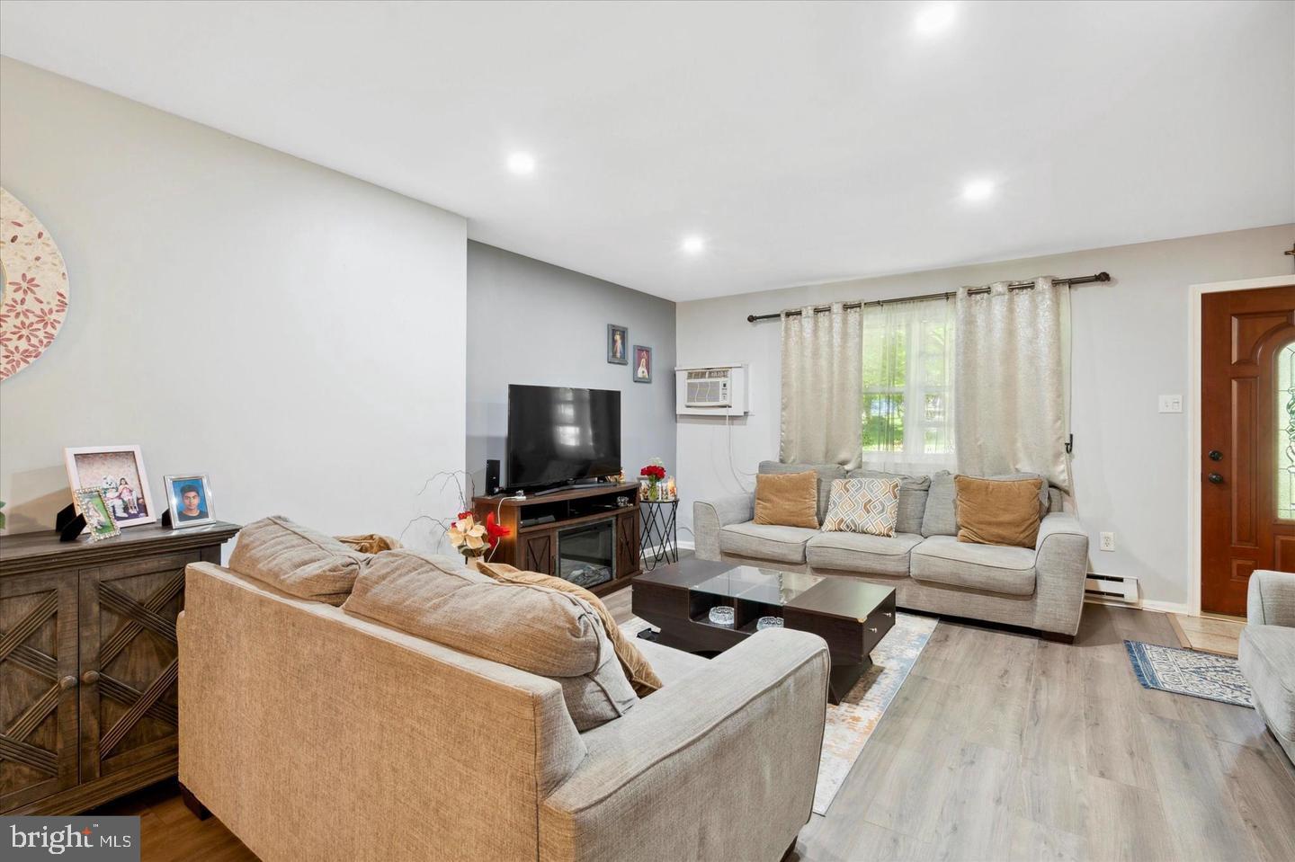 INDIAN KING - Residential Lease