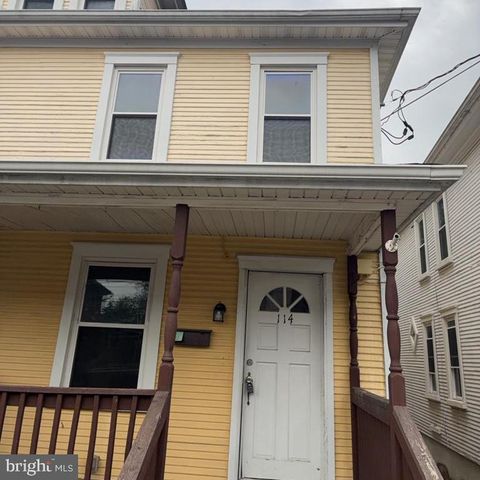 Townhouse For Rent - 114 S Kentucky Avenue<br/> MARTINSBURG, WV 25401