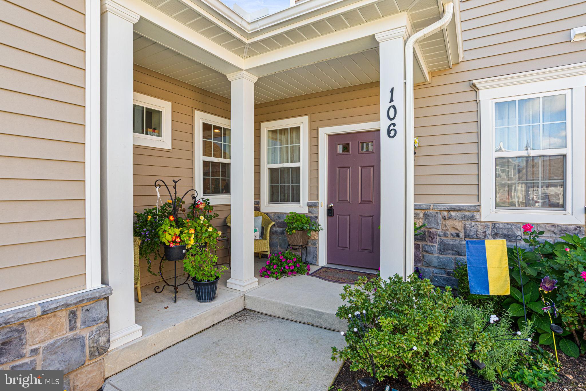 106 S VILLAGE CIRCLE