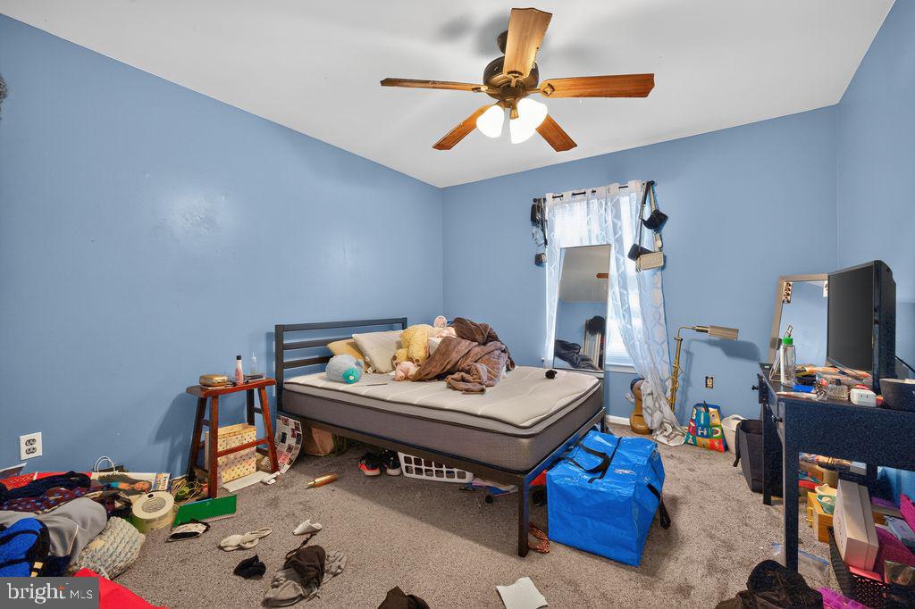 17 E MOYER DRIVE