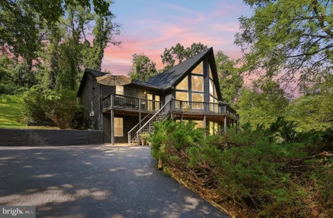 92 High Knob Road, Front Royal, VA 22630 - #: VAWR2015456