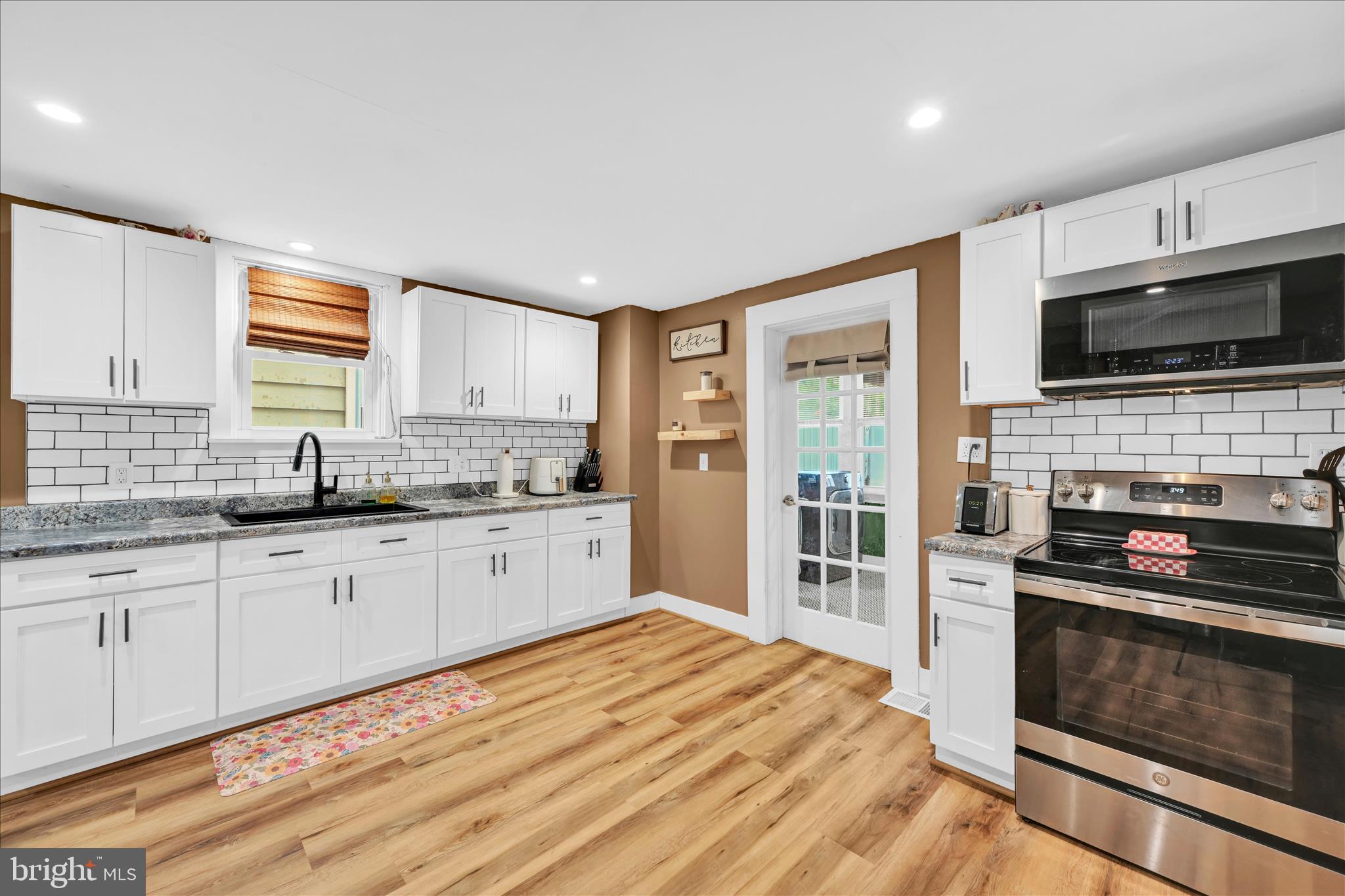 8TH WARD - Residential