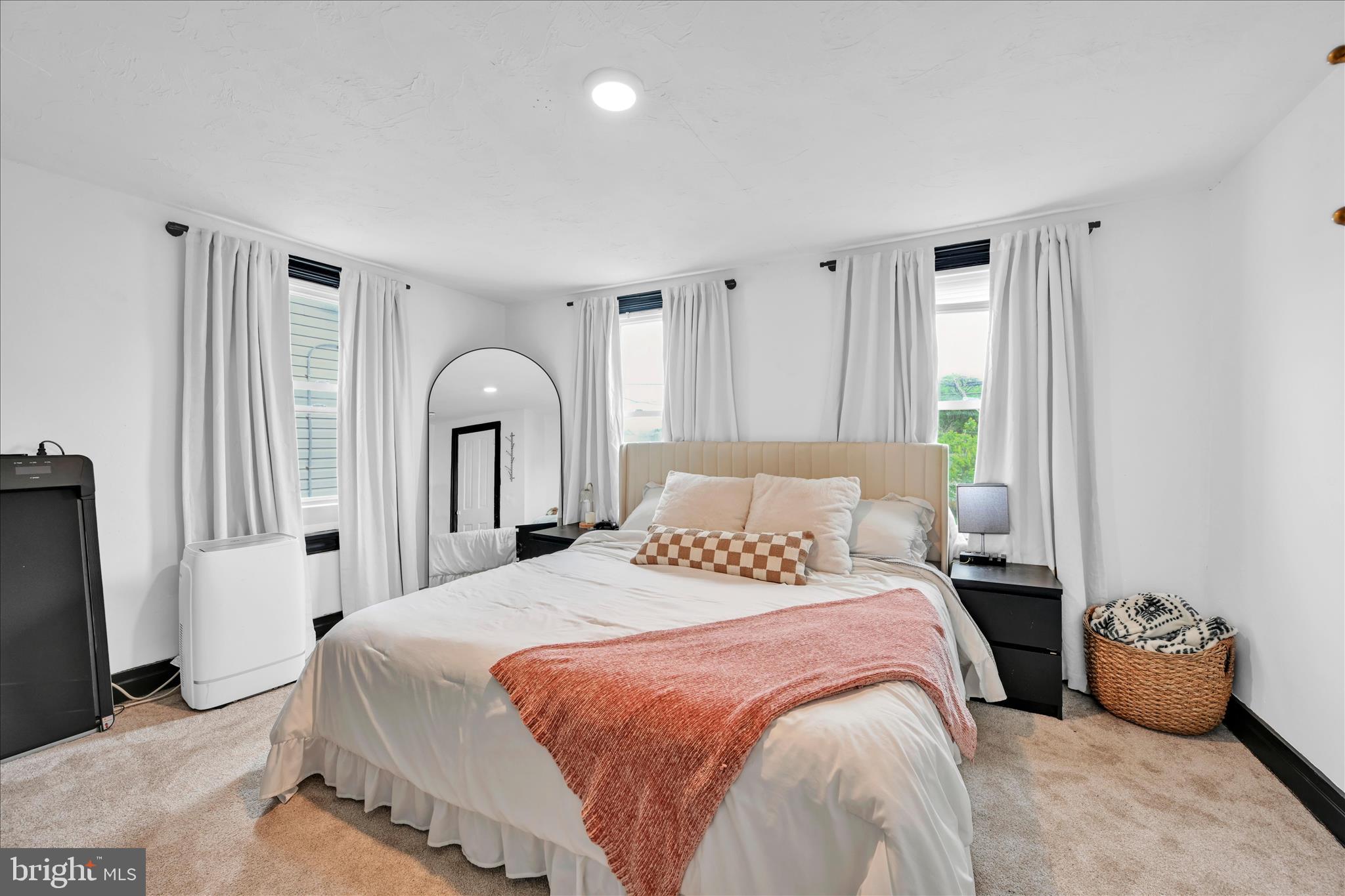 8TH WARD - Residential