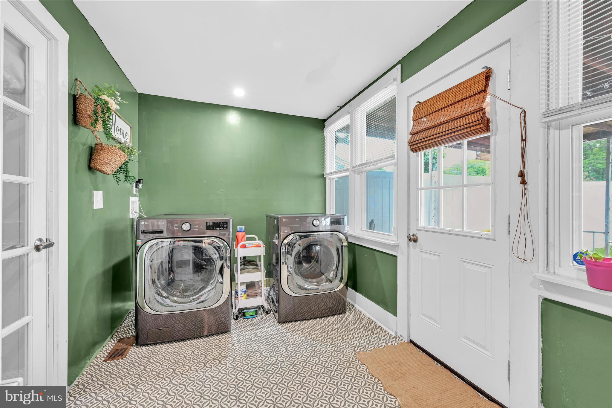 8TH WARD - Residential