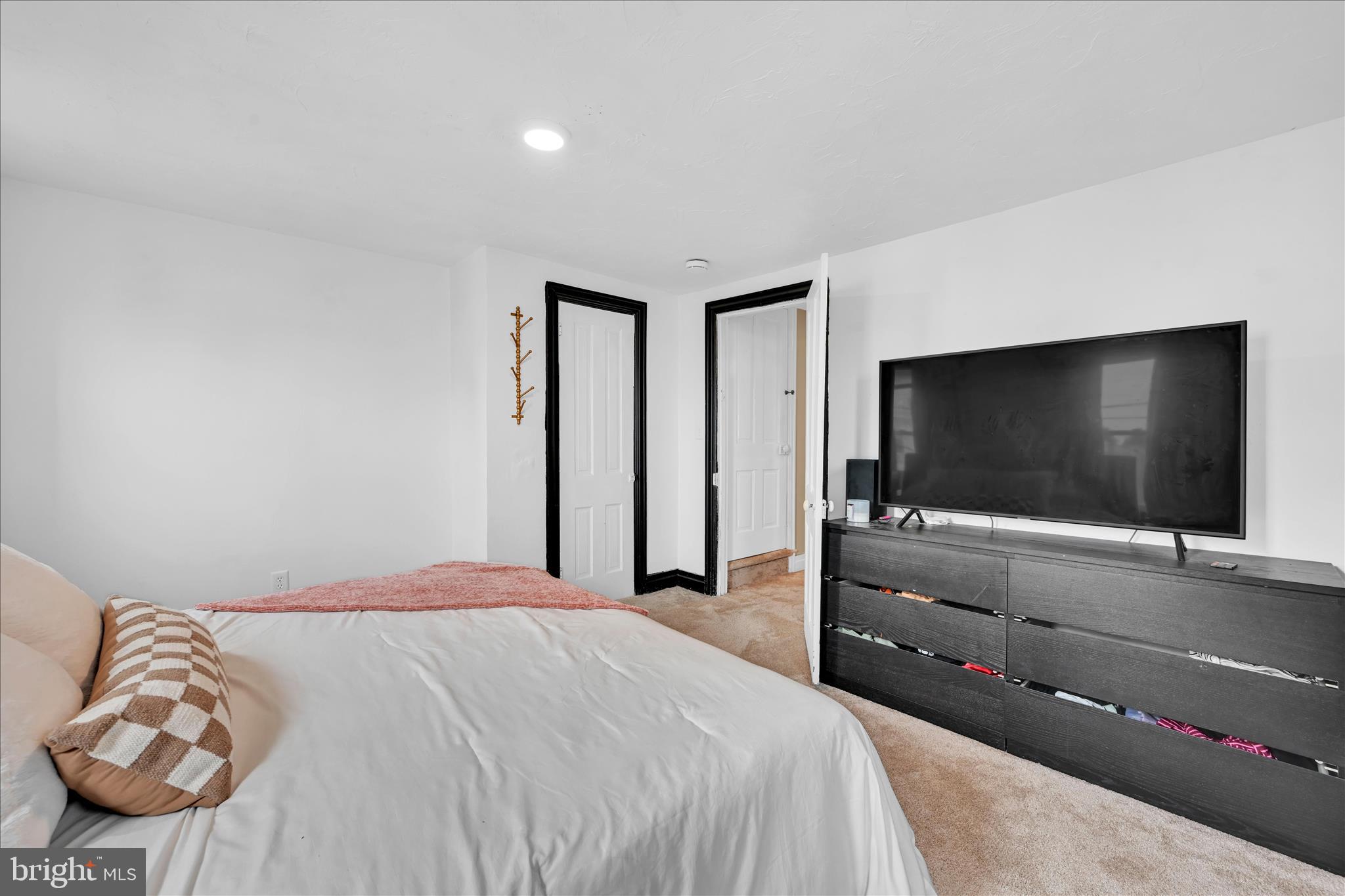 8TH WARD - Residential