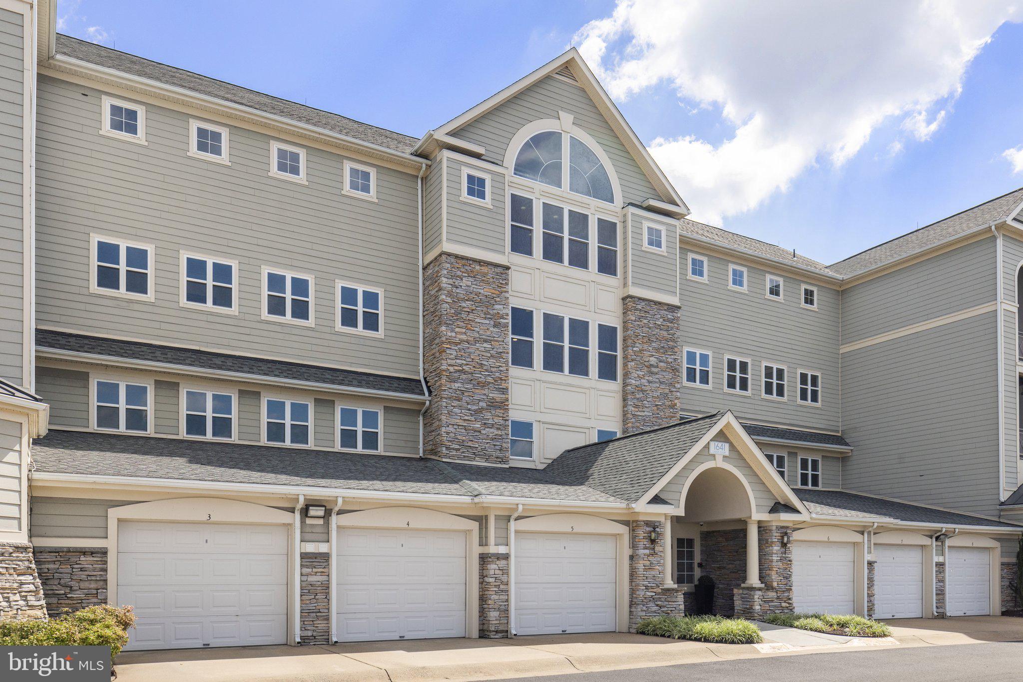 POTOMAC POINTE CONDOMINI - Residential