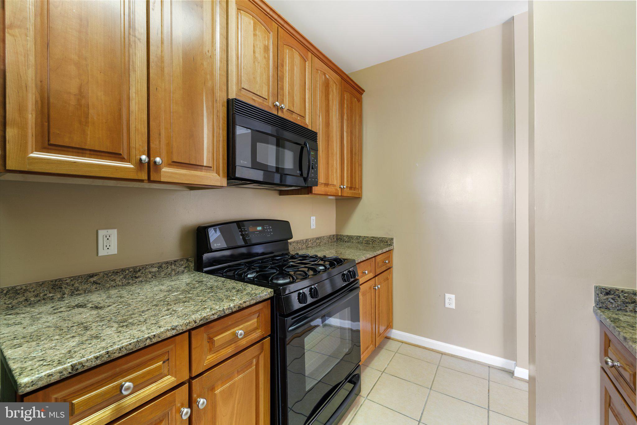 POTOMAC POINTE CONDOMINI - Residential