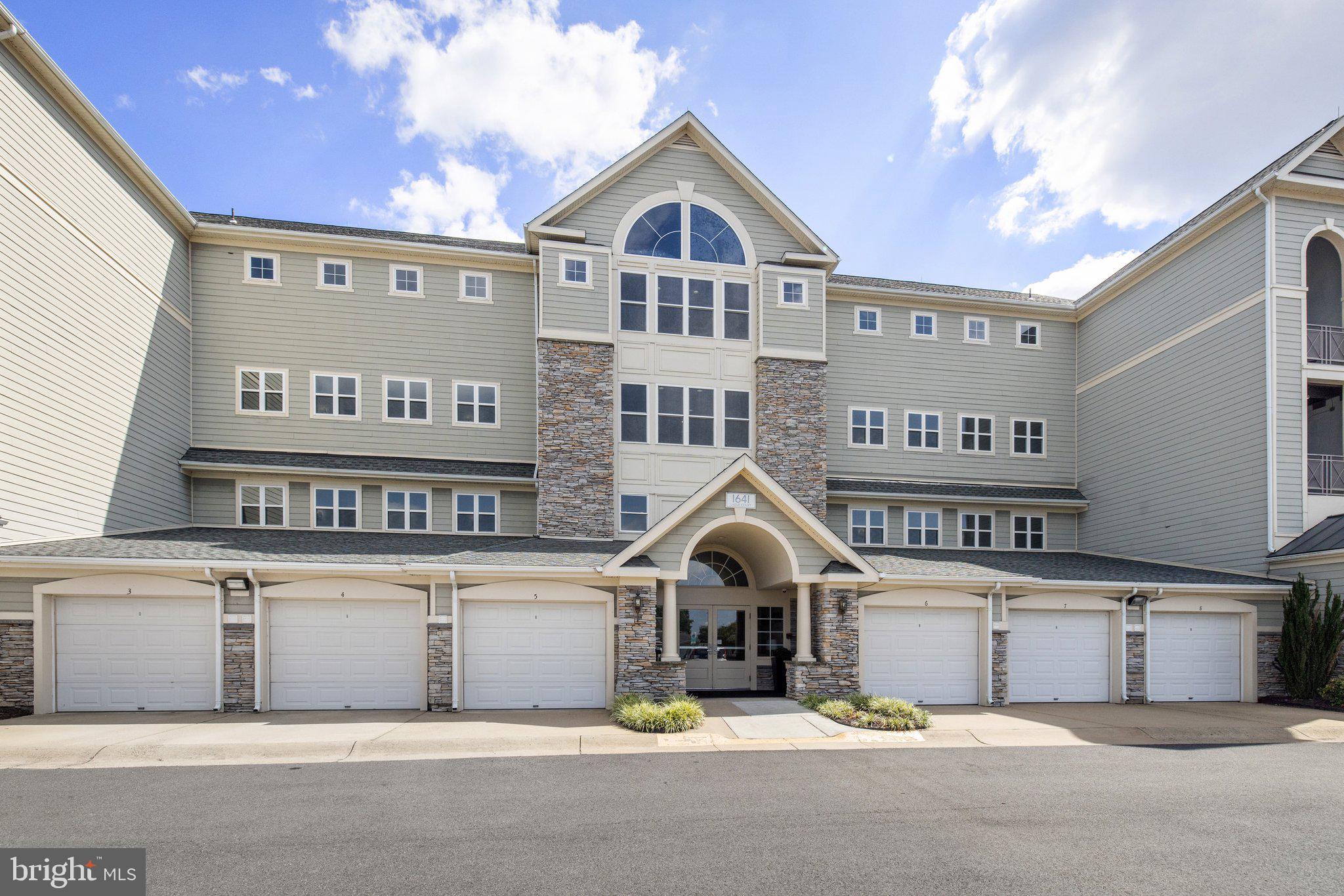 POTOMAC POINTE CONDOMINI - Residential