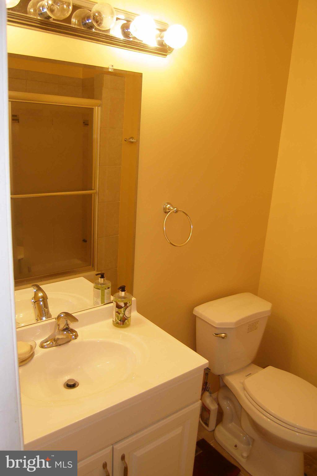 SHADY GROVE VILLAGE - Residential Lease